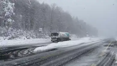 Şiddetli Kar Yağışı: Yollar 1 Metre Kar Altında!