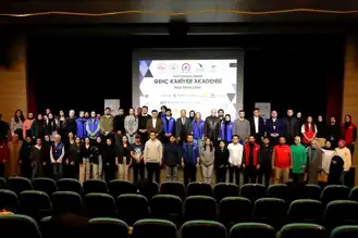 Düzce Belediye Başkanı'ndan Gençlere Kariyer Tavsiyesi