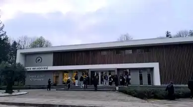 Özlü'den İş İnsanlarına Kütüphane Çağrısı