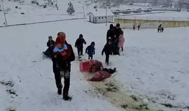 Düzce'de Kar Keyfi: Eğitim Tatilinde Çocuklar Karın Tadını Çıkardı