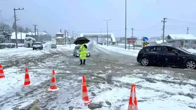 Düzce'de Bolu Dağı Yoğun Kar Yağışı Nedeniyle Kapandı