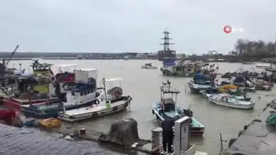 Şiddetli Fırtına Karadeniz'i Vurdu, Balıkçılar Mahsur Kaldı