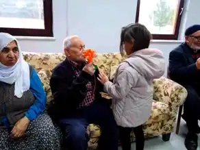 Minikler Yaşlılara Moral Oldu