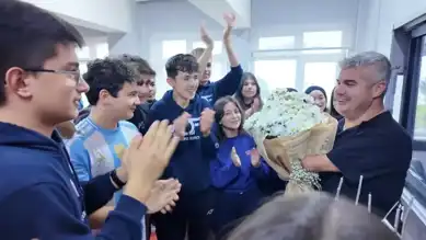 Engelli Öğretmenine Sınıf Arkadaşlarından Unutulmaz Sürpriz