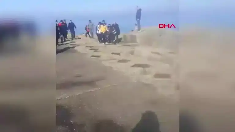 Akçakoca'da Balıkçı Kayalıklara Düştü, Ağır Yaralı!