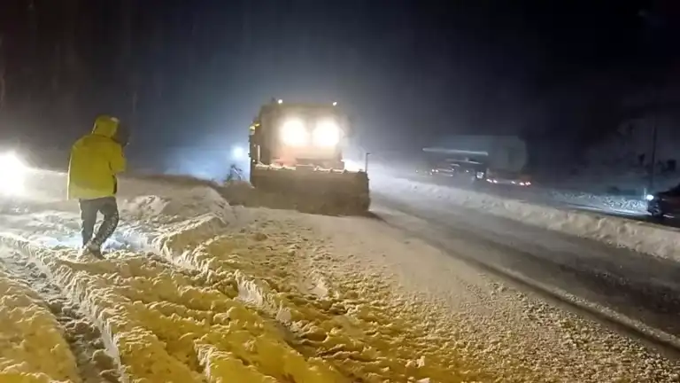 Dağ Yolu Kar Yağışıyla Kapandı