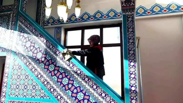 Düzce'deki Şehit Ömer Halisdemir Camii Pırıl Pırıl
