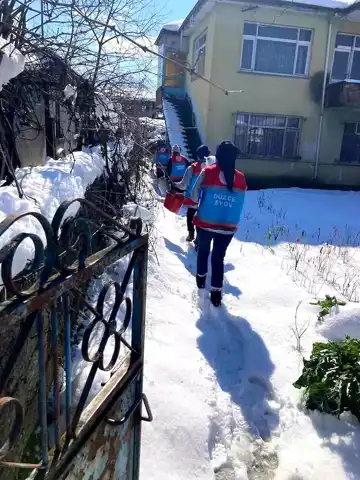 Düzce'de Kış Yardımları Sürüyor