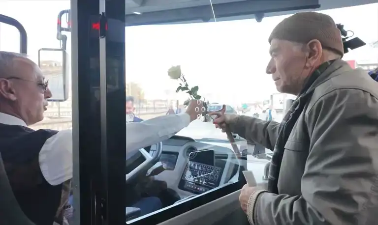 Şoförlere Gül Sürprizi: 30 Kasım Dünya Şoförler Günü Kutlaması