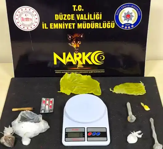 Düzce'de Uyuşturucu Operasyonu: 2 Gözaltı, 2 Tutuklama