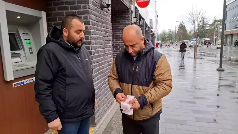 Düzceli Galerici Yanlış Havaleyi Sahibine İade Etti