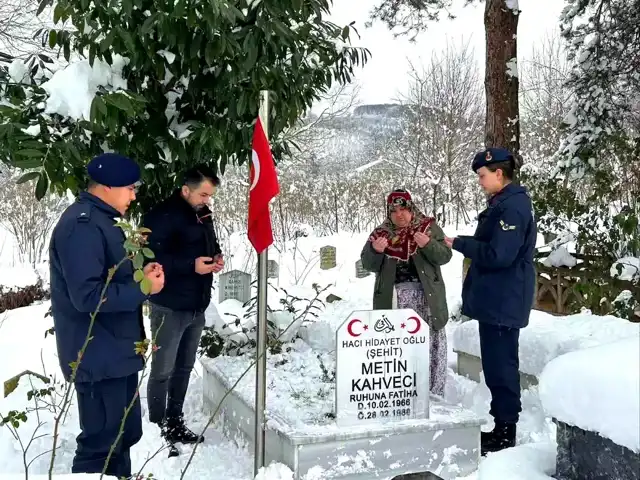 Jandarma, Şehit Kahveci Ailesini Anma Töreni Düzenledi