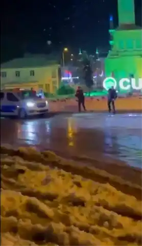 Polis, Gençlerle Kar Topu Oynadı!